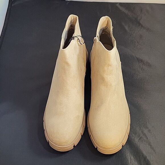 BRAND NEW MADDEN NYC WOMEN'S CHELSEA CHUNKY HEEL SUEDE BOOTIE - Picture 2 of 14